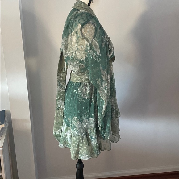 ASOS  design size 6 cut out dress ties and zips in back - Picture 4 of 11